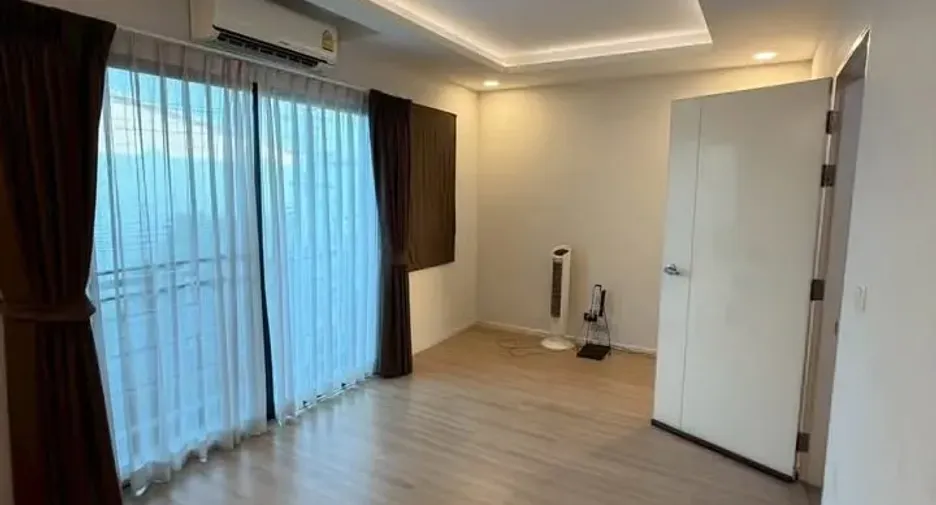 For sale 4 bedrooms townhouse in Prawet, Bangkok