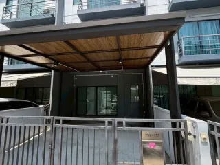 For sale 4 bedrooms townhouse in Prawet, Bangkok