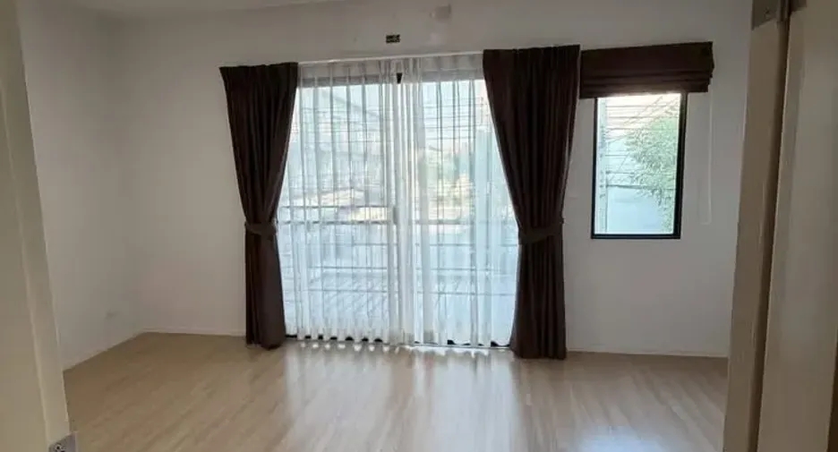 For sale 4 bedrooms townhouse in Prawet, Bangkok