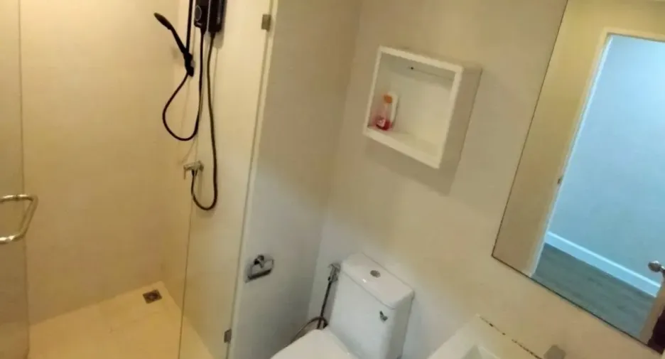 Condo en alquiler de 2 habitaciones en Huai Khwang, Bangkok
