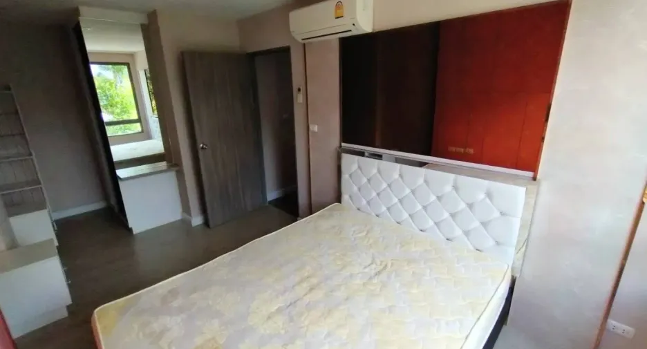 Condo en alquiler de 2 habitaciones en Huai Khwang, Bangkok