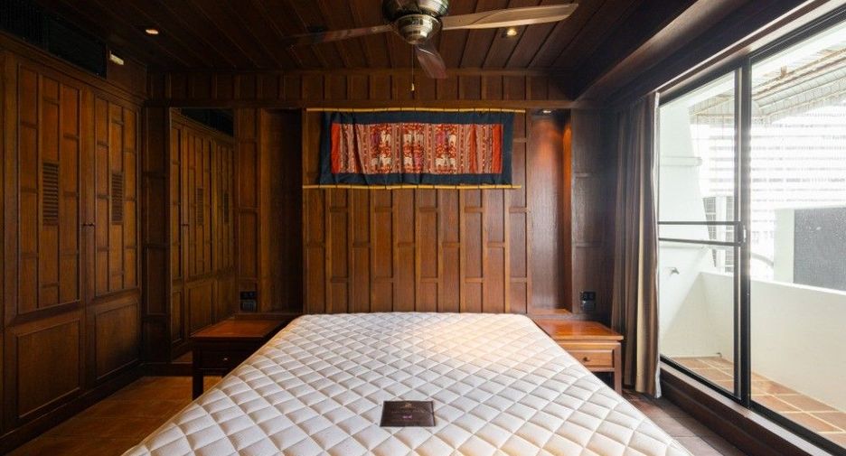 For rent 2 bedrooms condo in Sathon, Bangkok