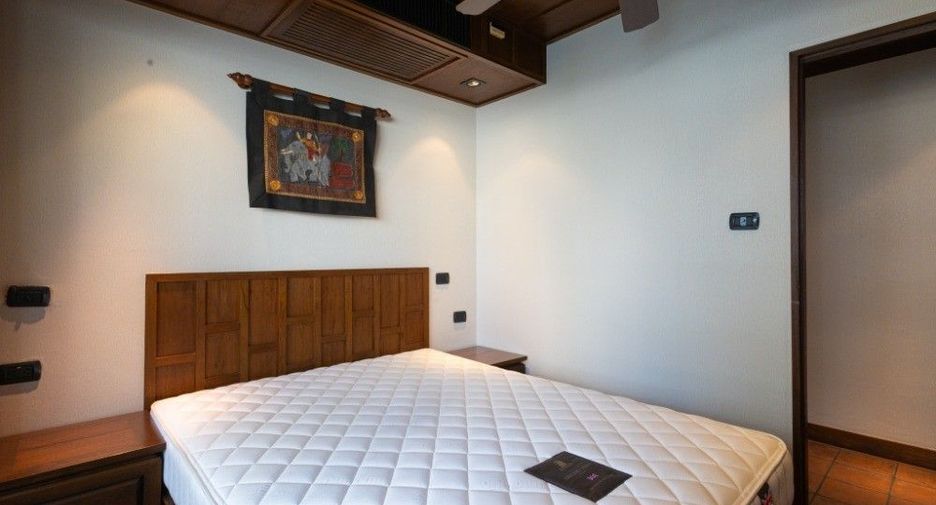 For rent 2 bedrooms condo in Sathon, Bangkok