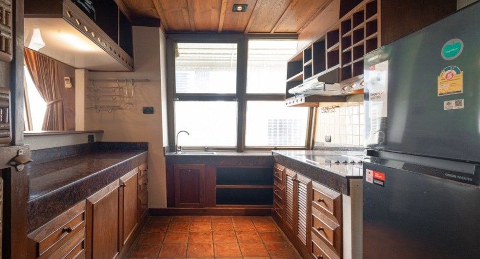 For rent 2 bedrooms condo in Sathon, Bangkok
