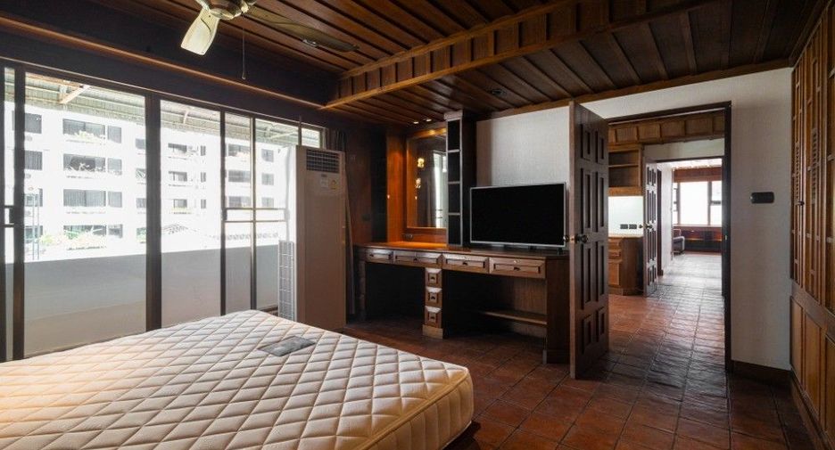 For rent 2 bedrooms condo in Sathon, Bangkok