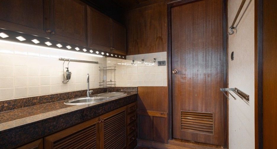 For rent 2 bedrooms condo in Sathon, Bangkok