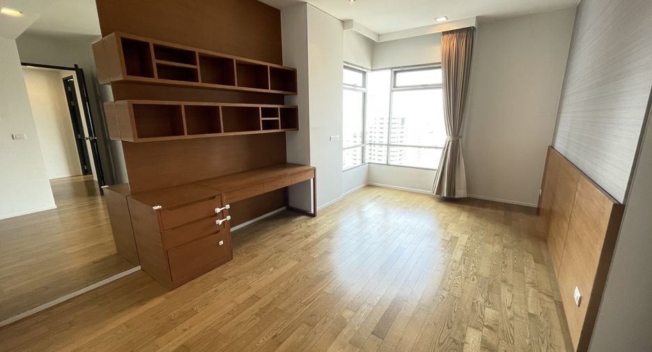 Condo en alquiler de 3 habitaciones en Khlong Toei, Bangkok