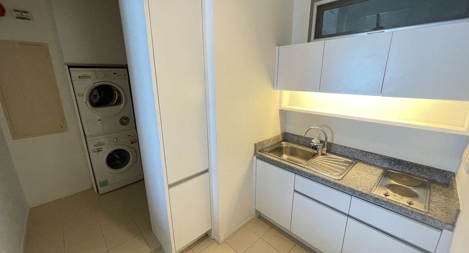 Condo en alquiler de 3 habitaciones en Khlong Toei, Bangkok