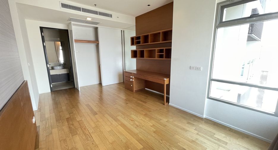 Condo en alquiler de 3 habitaciones en Khlong Toei, Bangkok