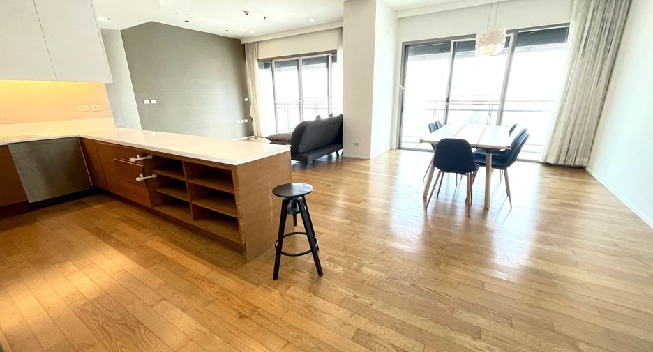 Condo en alquiler de 3 habitaciones en Khlong Toei, Bangkok