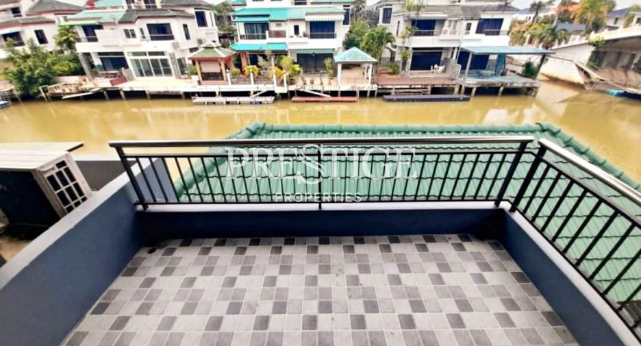 Casa en alquiler de 4 habitaciones en Sattahip, Chonburi