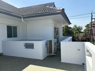 出租 3 卧室 独立屋 在 Lat Krabang, 曼谷