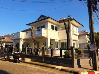 出租 3 卧室 独立屋 在 Lat Krabang, 曼谷