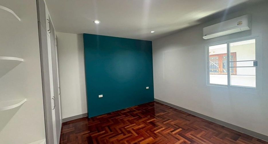 Casa en alquiler de 3 habitaciones en Lat Krabang, Bangkok