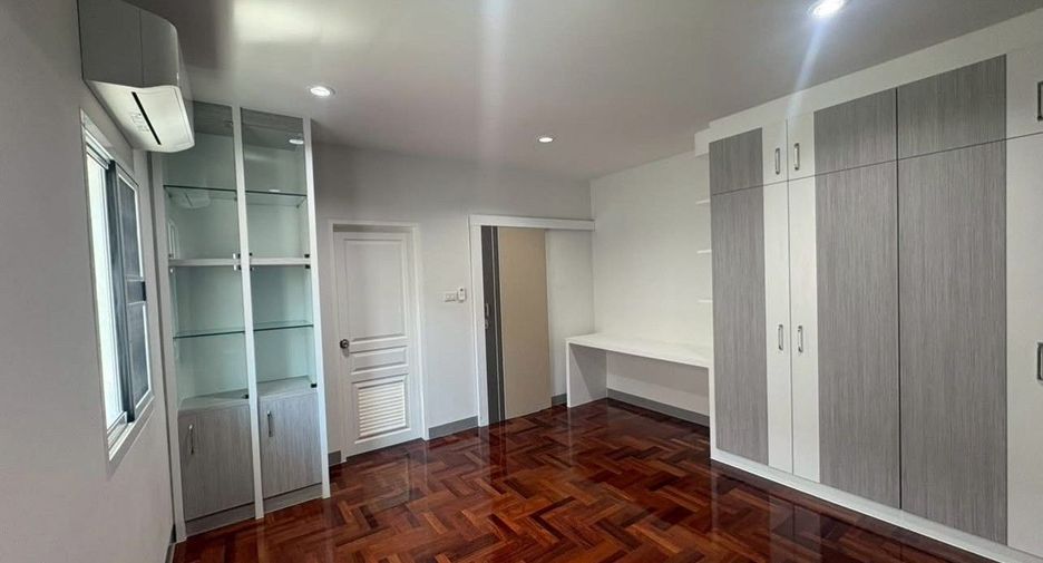 Casa en alquiler de 3 habitaciones en Lat Krabang, Bangkok