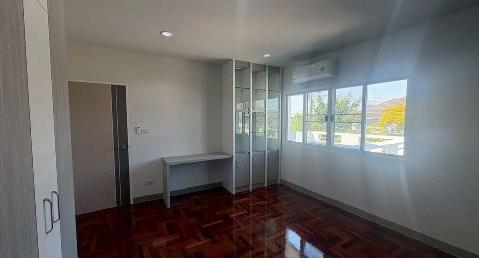 Casa en alquiler de 3 habitaciones en Lat Krabang, Bangkok