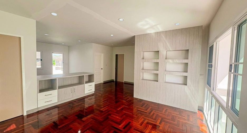 Casa en alquiler de 3 habitaciones en Lat Krabang, Bangkok