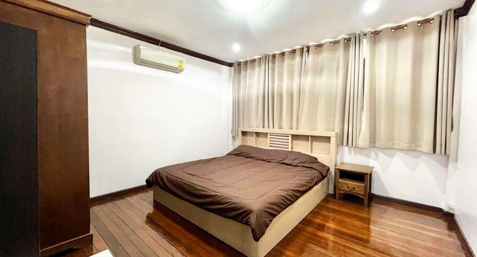 For rent 4 bedrooms house in Mueang Chiang Mai, Chiang Mai