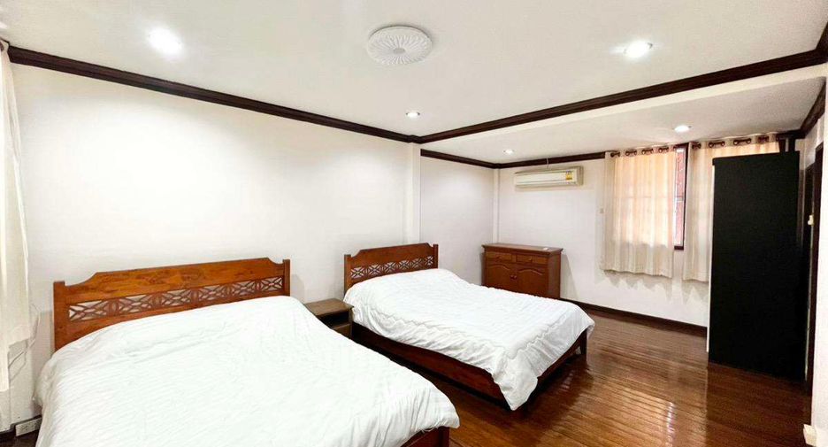 For rent 4 bedrooms house in Mueang Chiang Mai, Chiang Mai