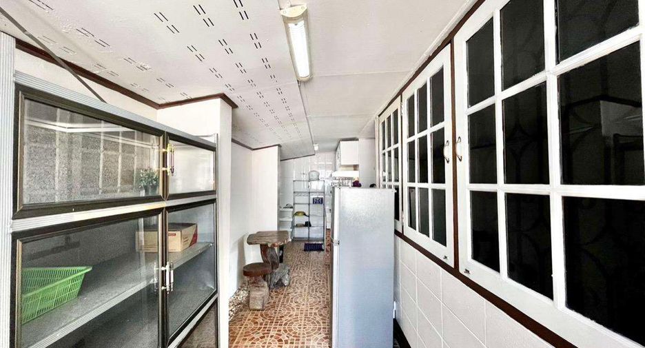 For rent 4 bedrooms house in Mueang Chiang Mai, Chiang Mai