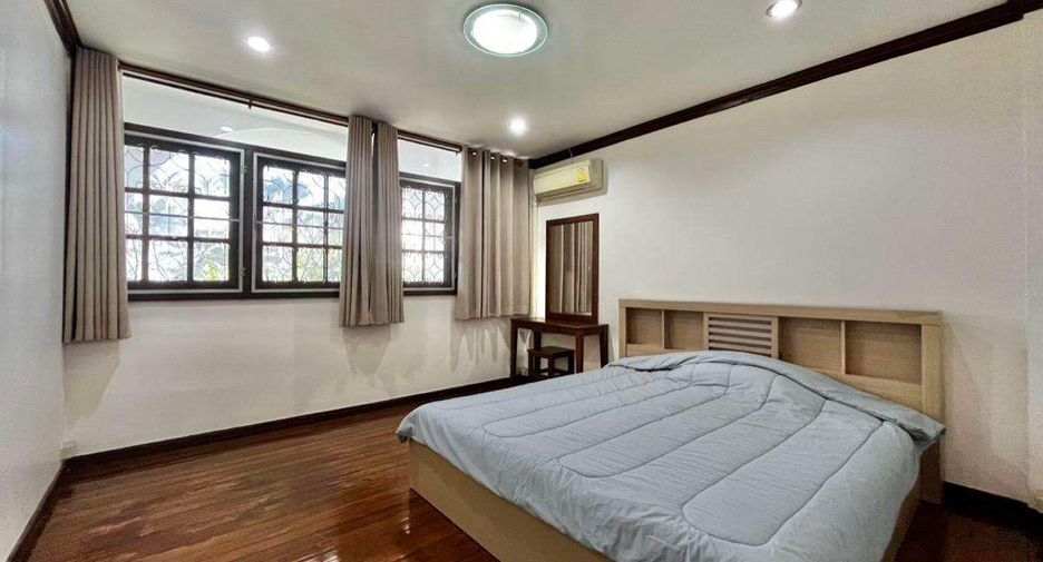 For rent 4 bedrooms house in Mueang Chiang Mai, Chiang Mai