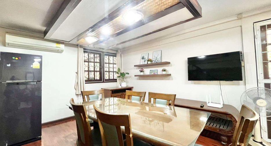For rent 4 bedrooms house in Mueang Chiang Mai, Chiang Mai