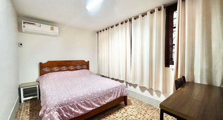 For rent 4 bedrooms house in Mueang Chiang Mai, Chiang Mai