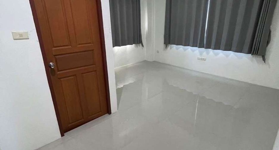 Local comercial en venta de 4 habitaciones en Mueang Chiang Mai, Chiang Mai
