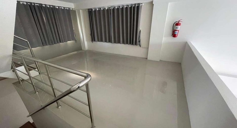 Local comercial en venta de 4 habitaciones en Mueang Chiang Mai, Chiang Mai