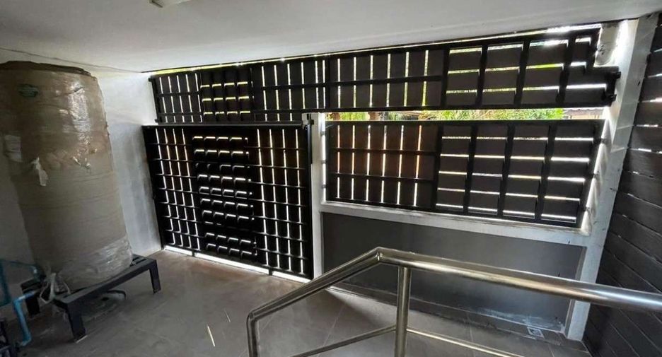 Local comercial en venta de 4 habitaciones en Mueang Chiang Mai, Chiang Mai