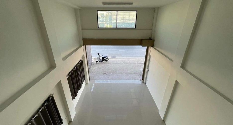 Local comercial en venta de 4 habitaciones en Mueang Chiang Mai, Chiang Mai