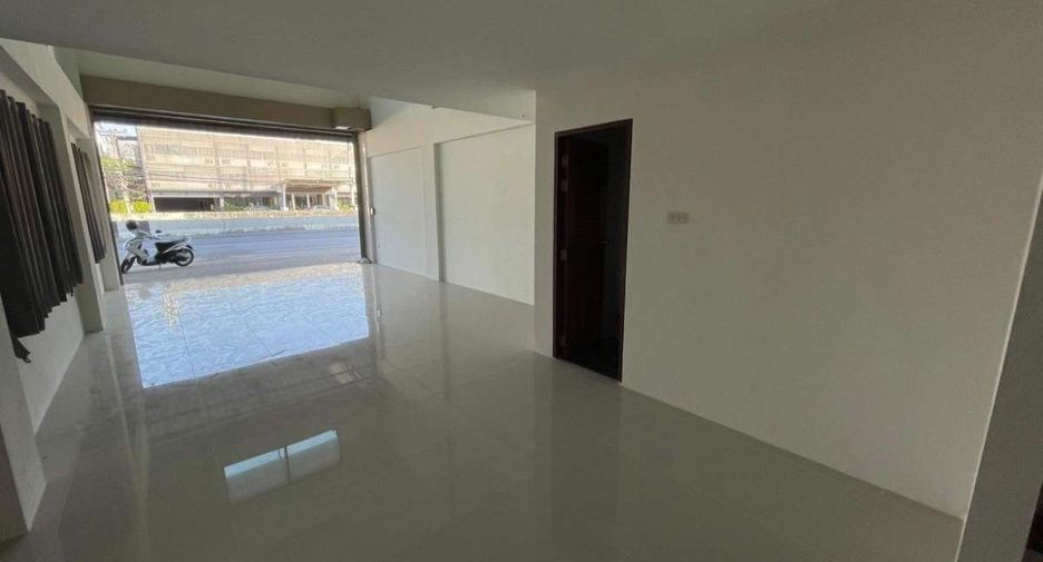 Local comercial en venta de 4 habitaciones en Mueang Chiang Mai, Chiang Mai