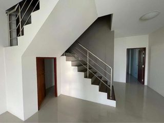 Local comercial en venta de 4 habitaciones en Mueang Chiang Mai, Chiang Mai