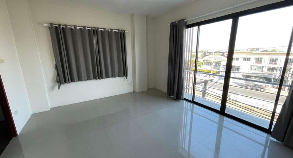 Local comercial en venta de 4 habitaciones en Mueang Chiang Mai, Chiang Mai