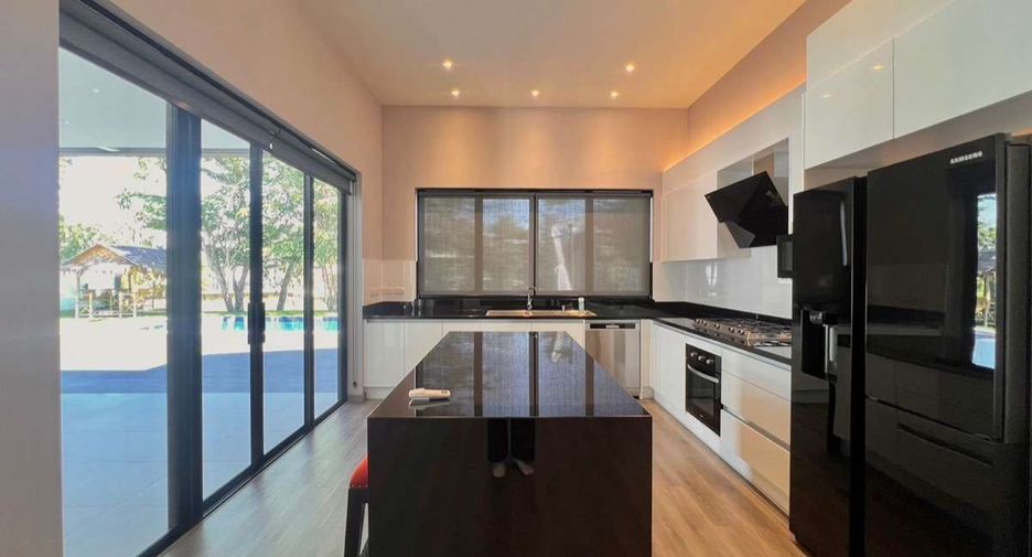 Продажа 4 спальни дом в Mueang Chiang Mai, Чианг Маи