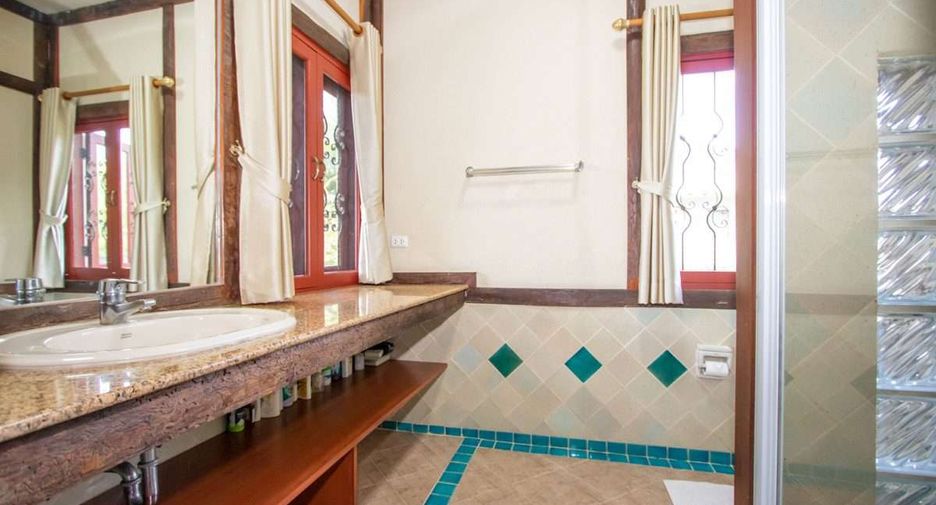 For sale 4 bedrooms house in Saraphi, Chiang Mai