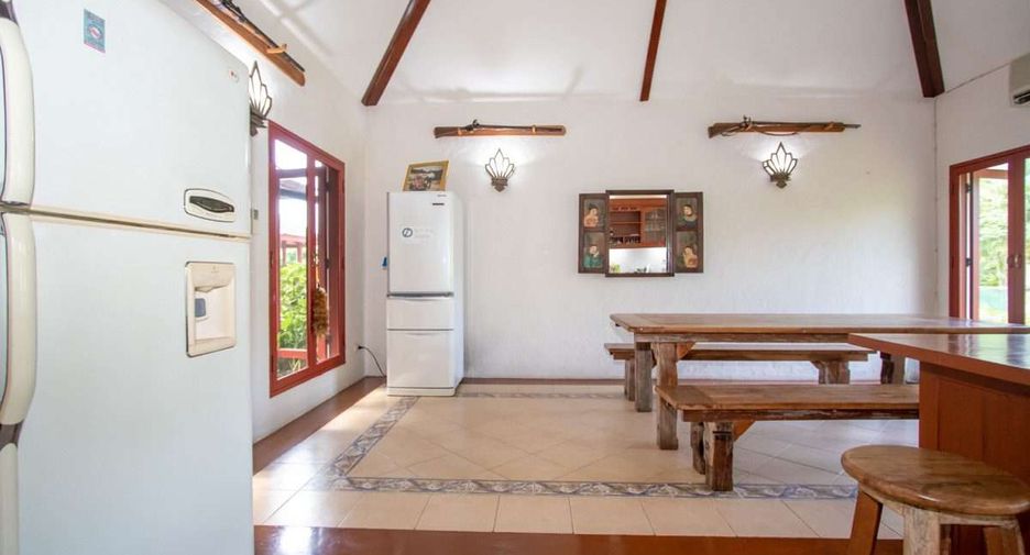 For sale 4 bedrooms house in Saraphi, Chiang Mai