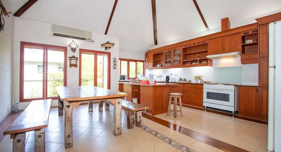 For sale 4 bedrooms house in Saraphi, Chiang Mai