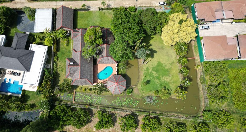 For sale 4 bedrooms house in Saraphi, Chiang Mai