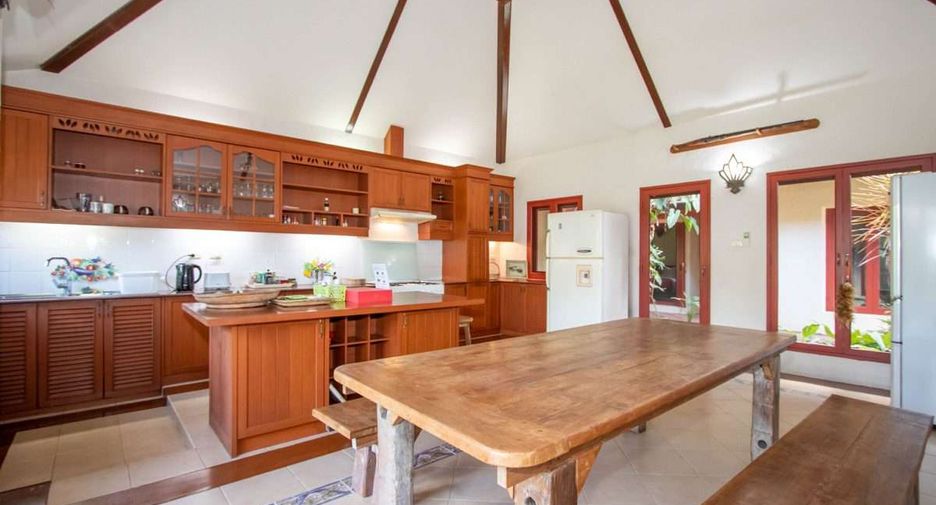 For sale 4 bedrooms house in Saraphi, Chiang Mai