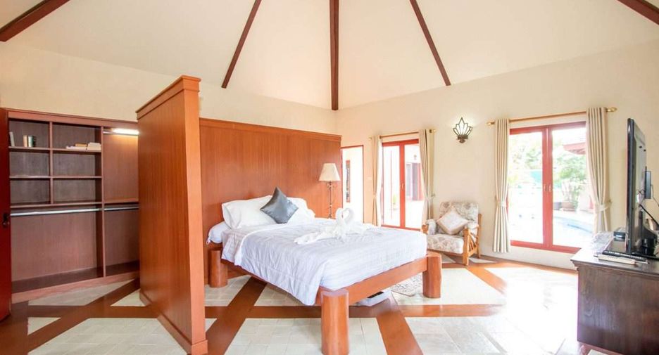 For sale 4 bedrooms house in Saraphi, Chiang Mai
