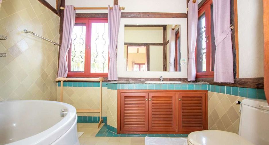 For sale 4 bedrooms house in Saraphi, Chiang Mai