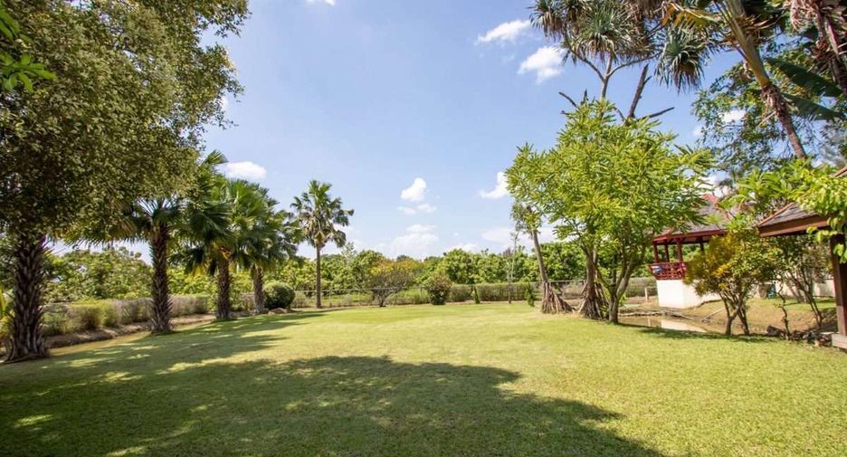 For sale 4 bedrooms house in Saraphi, Chiang Mai