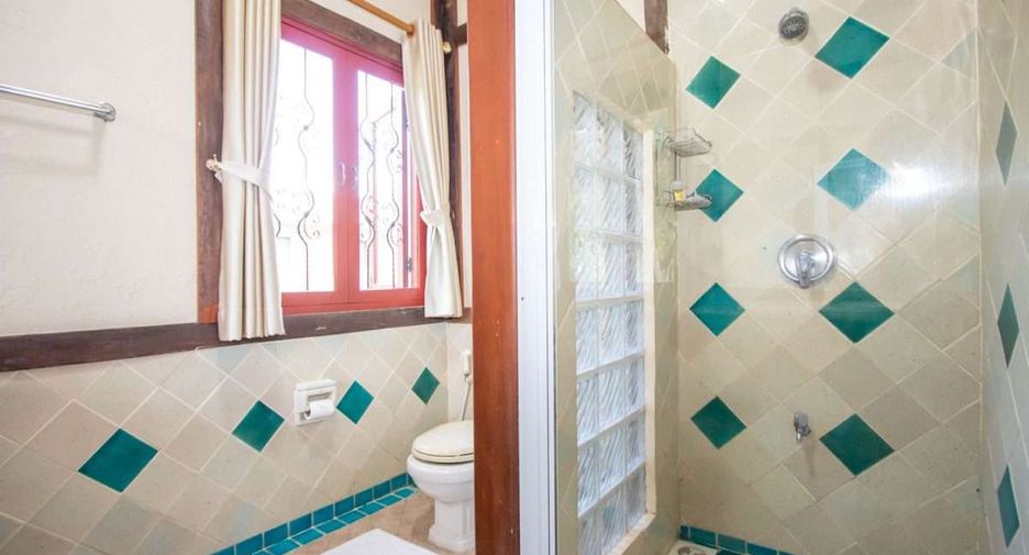 For sale 4 bedrooms house in Saraphi, Chiang Mai