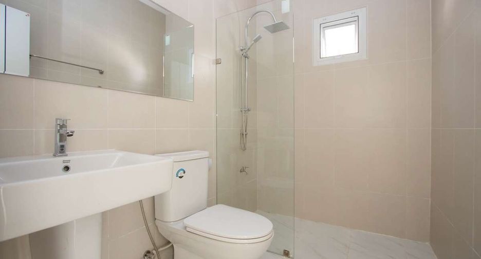 For sale 3 bedrooms house in Saraphi, Chiang Mai
