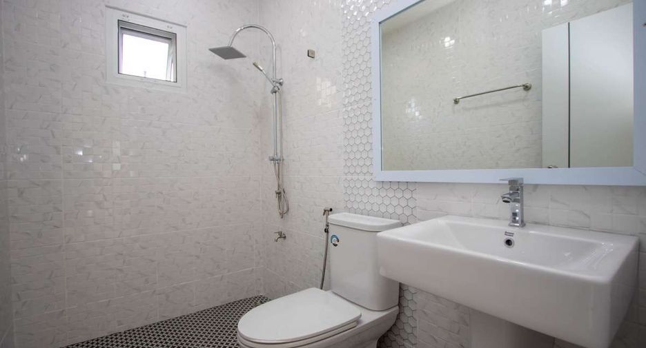 For sale 3 bedrooms house in Saraphi, Chiang Mai