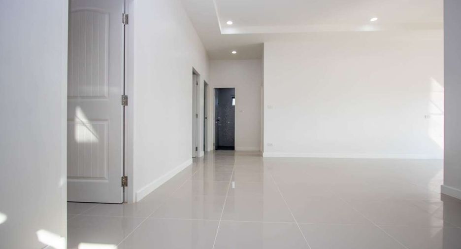 For sale 3 bedrooms house in Saraphi, Chiang Mai
