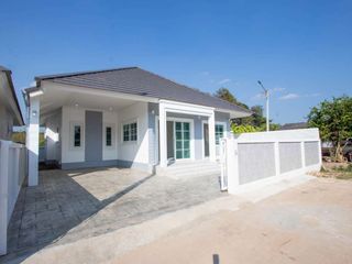 For sale 3 bedrooms house in Saraphi, Chiang Mai