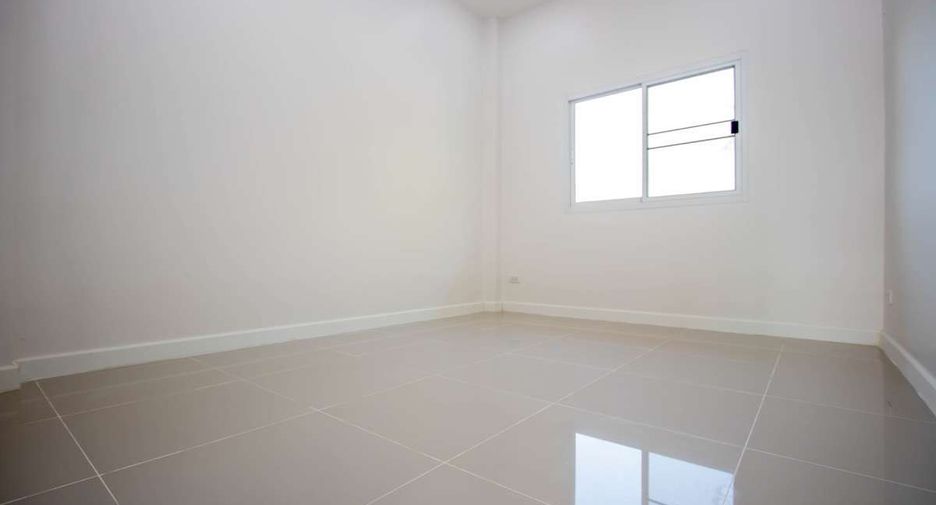 For sale 3 bedrooms house in Saraphi, Chiang Mai