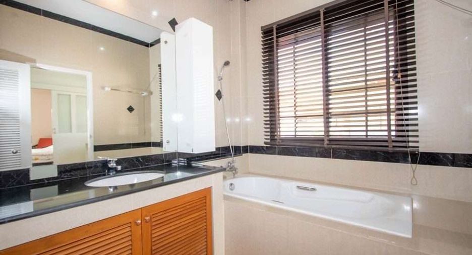 À vendre 4 chambres maison à Saraphi, Chiang Mai